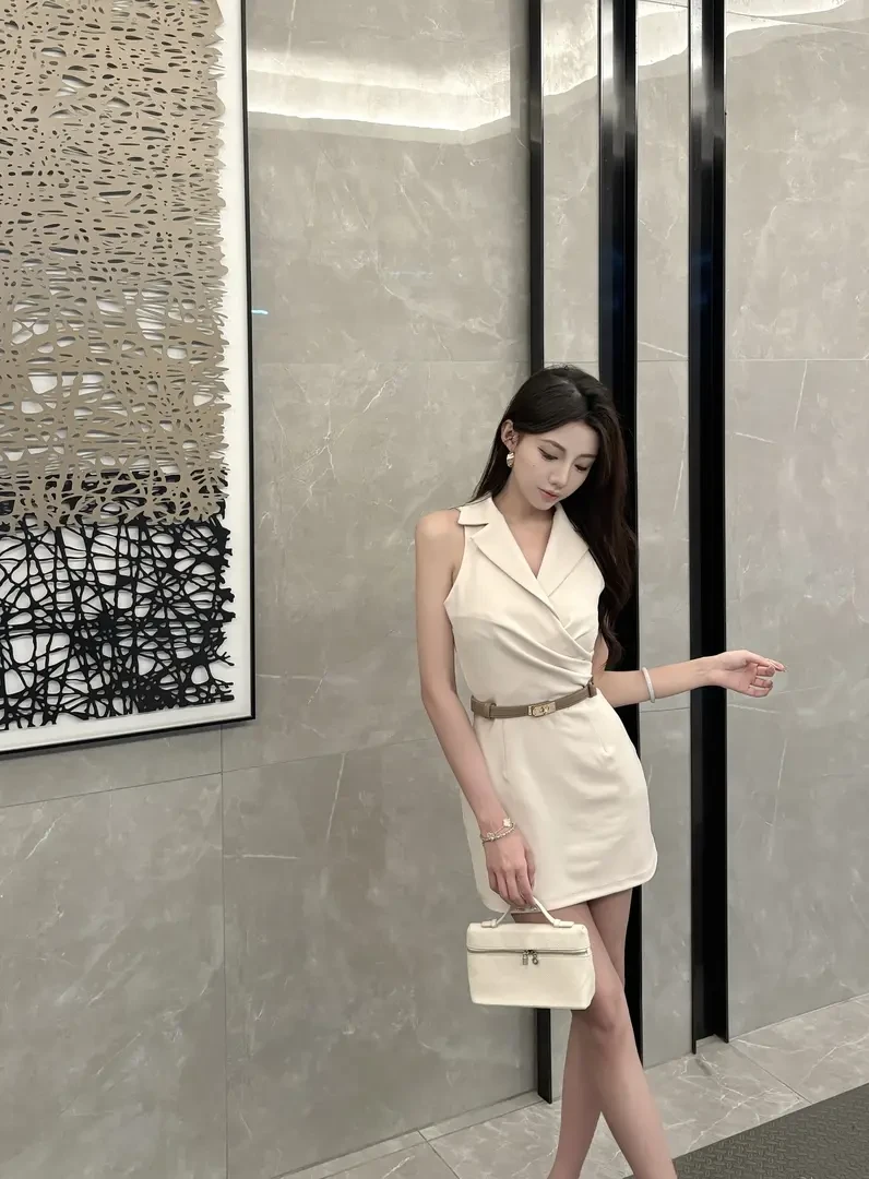 【知性天菜】法式名媛收腰包臀短裙设计感翻领修身通勤短连衣裙