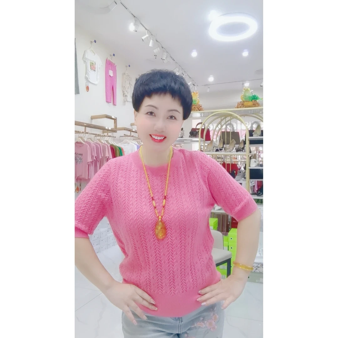 029 靓丽时尚镂空提花上衣
