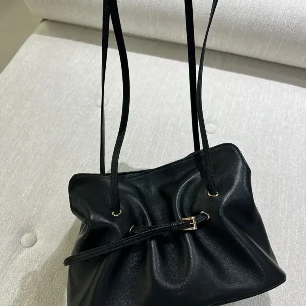 单肩包车缝线简约风腋下包纯色拉链都市简约见外包装