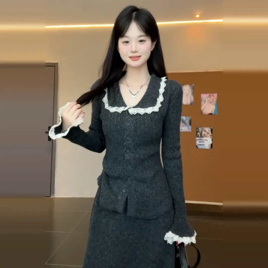 2025新款法式气质蕾丝花边针织连衣裙子女秋冬季内搭毛衣套装长裙