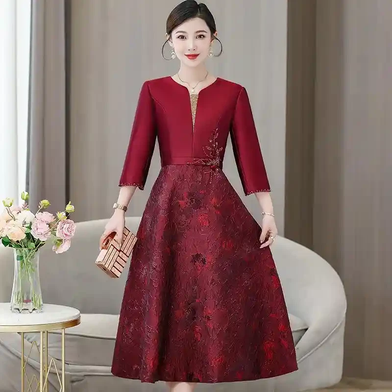 2024款喜婆婆A摆酒红色妈妈敬酒服改良中国风蕾丝连衣裙秋冬复古