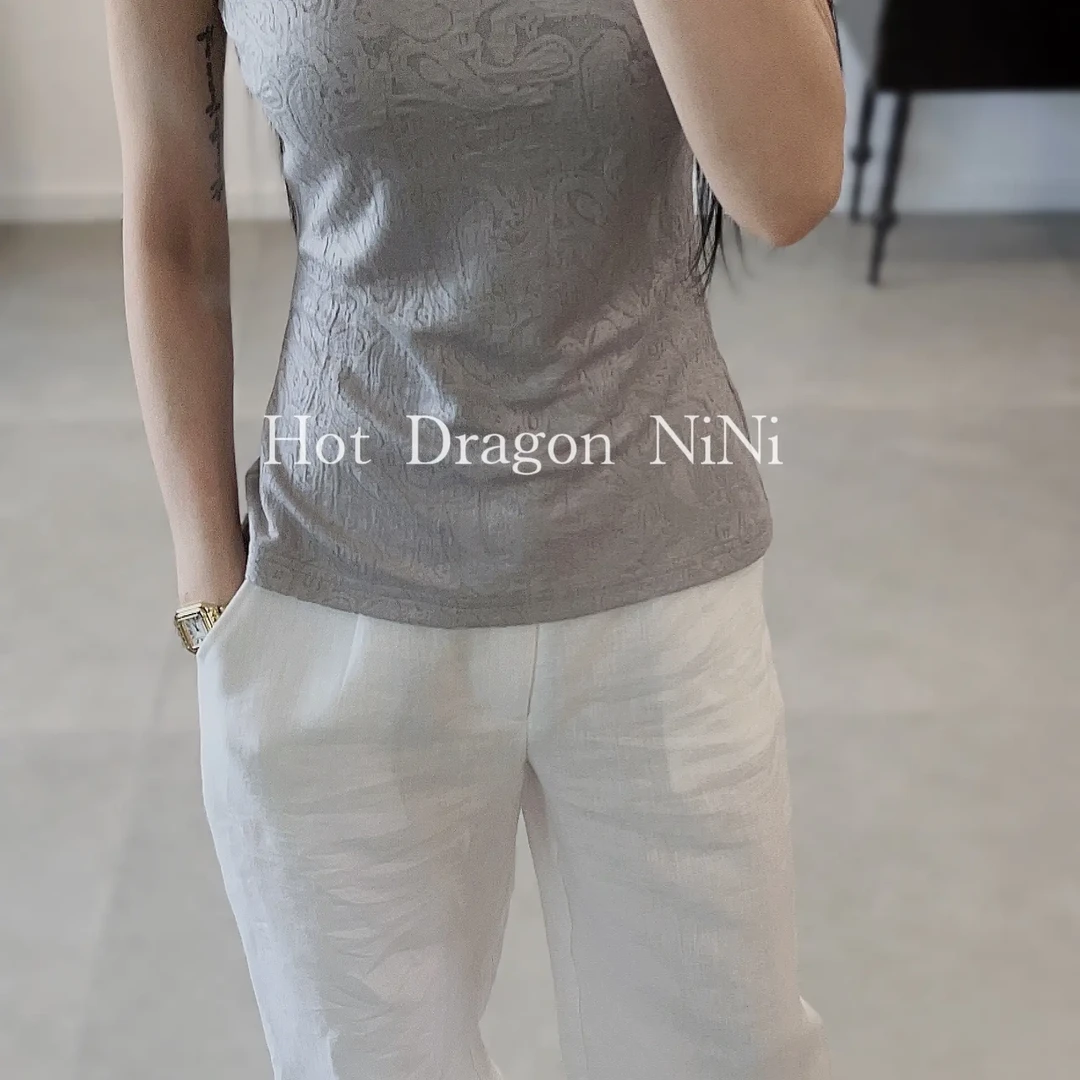 「Hot Dragon NiNi 」独立主理人设计品牌 灰兰调舒适经典款坎肩