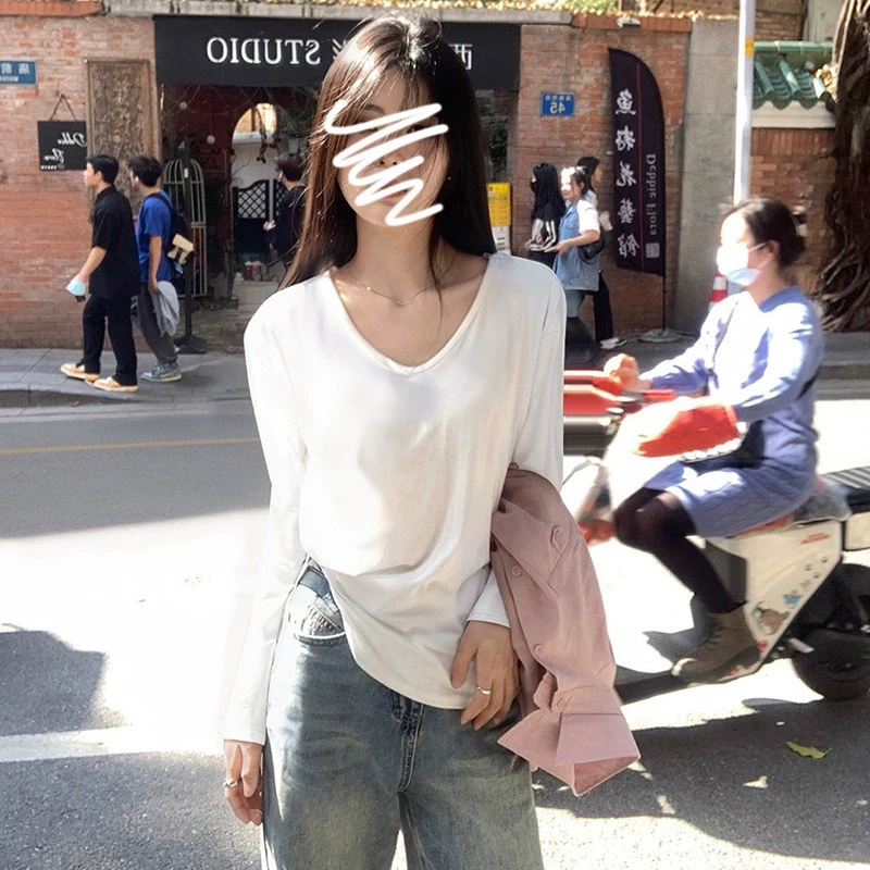 白色正肩长袖t恤女早春韩系宽松显瘦慵懒松弛感打底衫内搭V领上衣