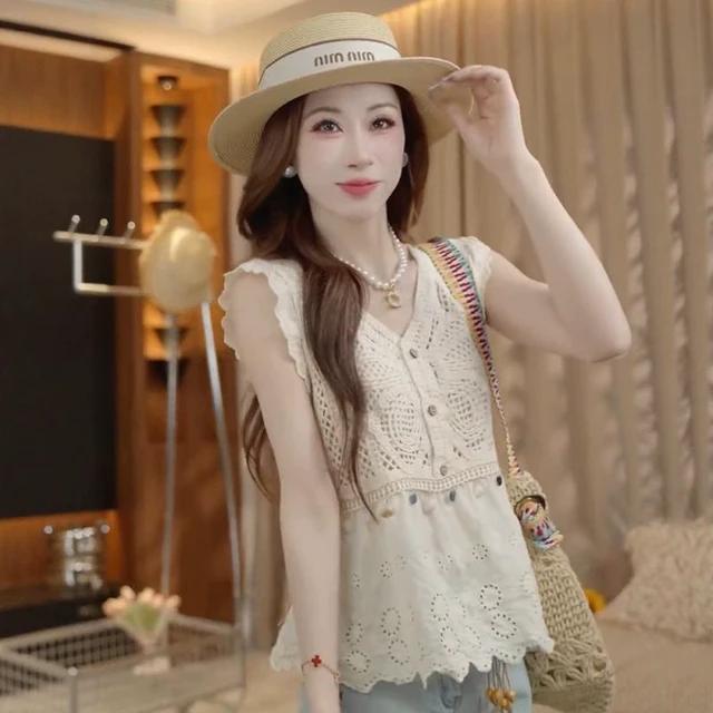 V领镂空钩花无袖衬衫女夏2025新款独特超好看单穿小衫小飞袖上衣