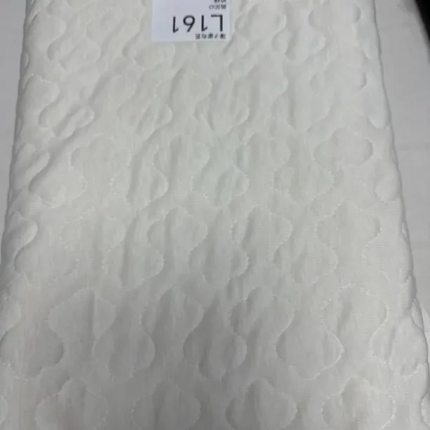 161白色羊绒絮片夹棉1米面料