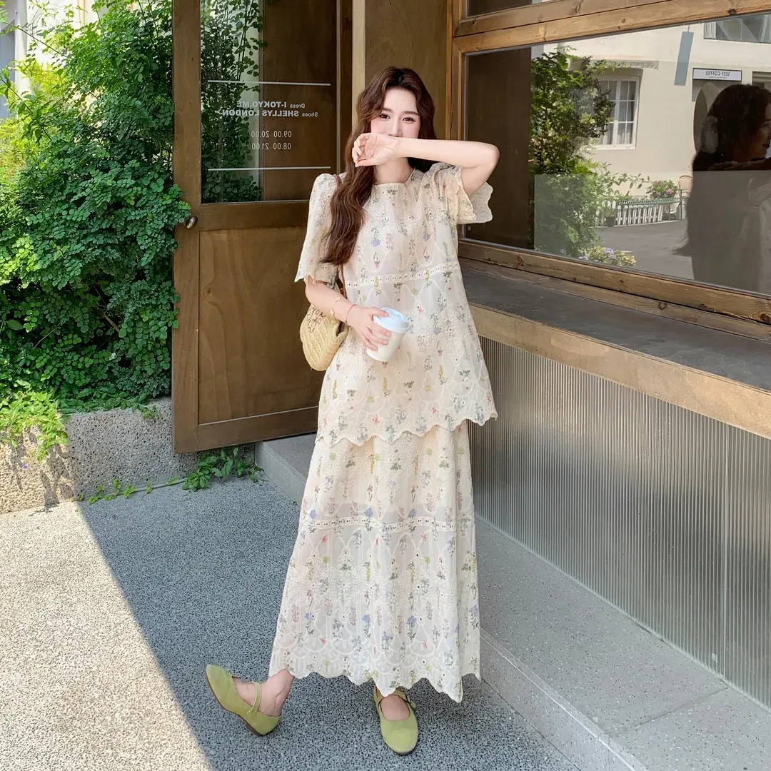 韩系风刺绣印花套装女2025新款俏皮减龄藏肉显瘦上衣半身裙两件套