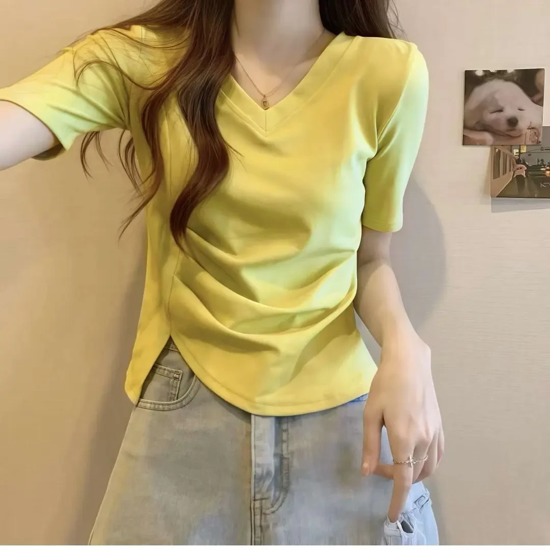 2025新款胖mm大码女韩版不规则褶皱v领正肩上衣女设计感短袖T恤