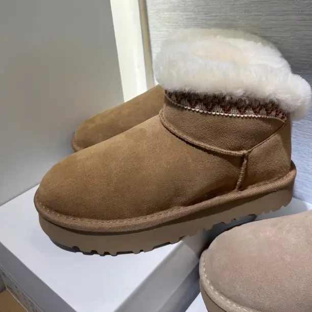 X629 女款成人短靴时尚雪地靴加厚女士经典缝制保暖