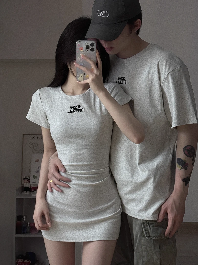 情侣装夏季2025小众设计感女连衣裙法式一裙一衣ins韩版男短袖T恤