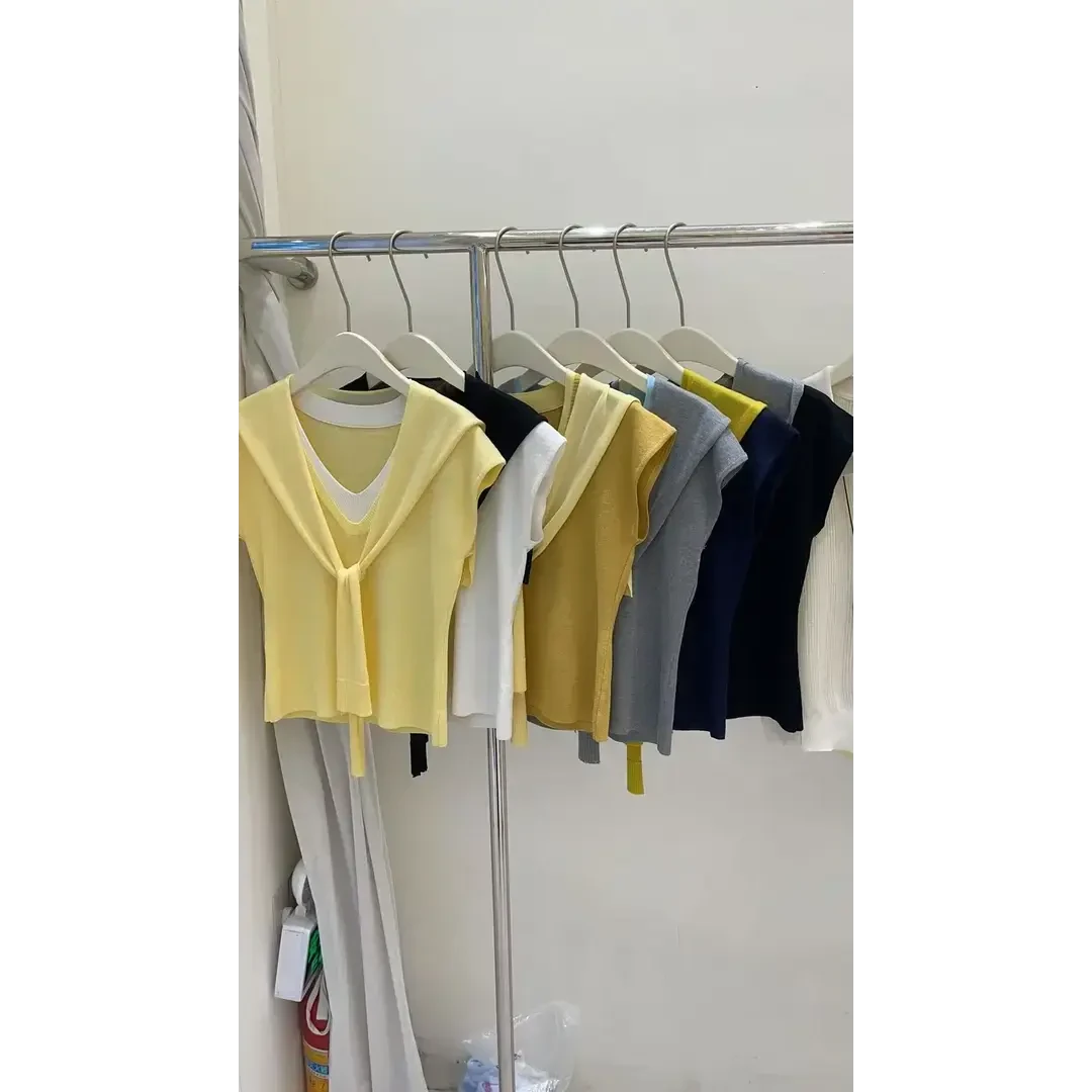 设计感撞色拼接V领飞飞袖针织小衫配披肩气质通勤上衣