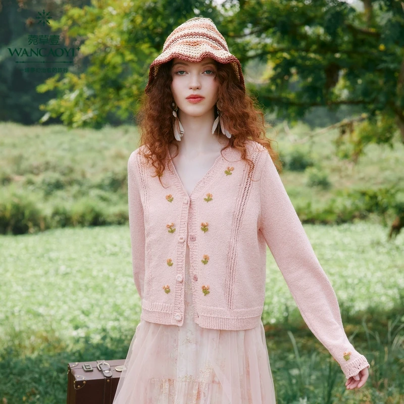 菀壹2025春季新款毛针织衫女镂空绣花V领开衫毛衣上衣G07311519