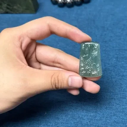 天然缅甸翡翠山水牌吊坠