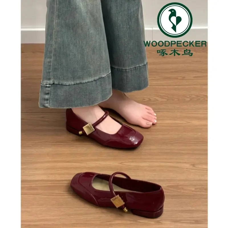 啄木鸟气质粗跟单鞋女2025年春季新款法式绝美小高跟红色小皮鞋