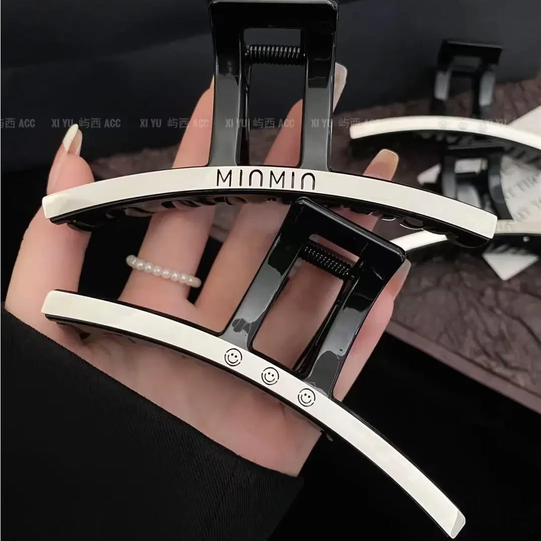 D韩版气质钛钢字母抓夹女秋冬复古新款时尚洋气后脑勺鲨鱼夹盘发