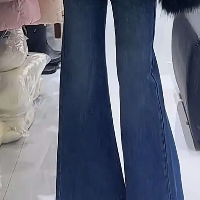 蓝色高腰加绒微喇牛仔裤女秋冬季新款显瘦不贴腿宽松喇叭长裤