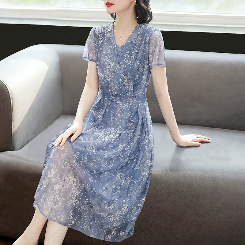 妈妈连衣裙夏装碎花仿真丝裙子2025新款中老年女气质夏季仿桑蚕丝