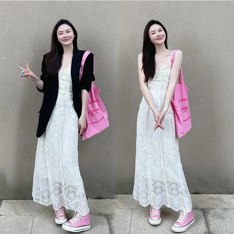 2025春季新款小v领蕾丝连衣裙搭黑色西装外套显瘦设计感穿搭