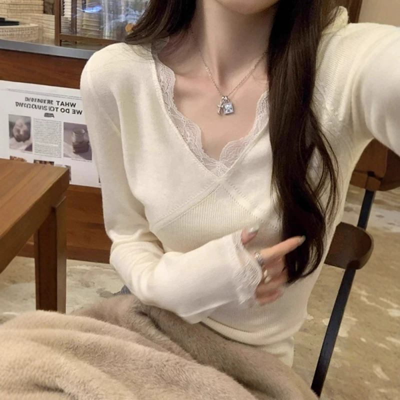 白色蕾丝v领针织打底衫女秋冬洋气软糯修身毛衣内搭纯欲风上衣