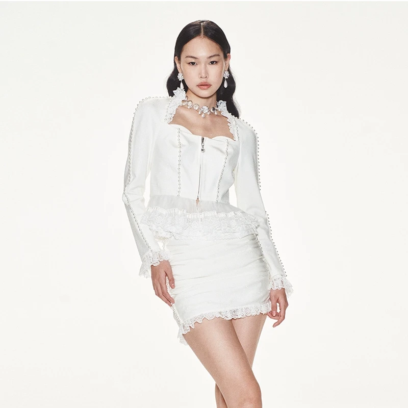 LeFame/拉飞姆白色闪钻装饰精致修身长袖短上衣LF24C51SB135