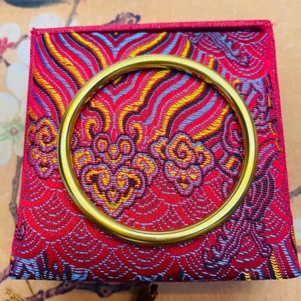 首饰盒/箱 时尚潮流四角盒专柜正品礼品盒+素圈圈一个zp06