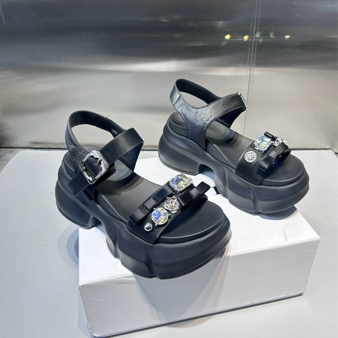 小个子增高沙滩鞋欧洲站女鞋2025夏露趾水钻蝴蝶结魔术贴厚底凉鞋