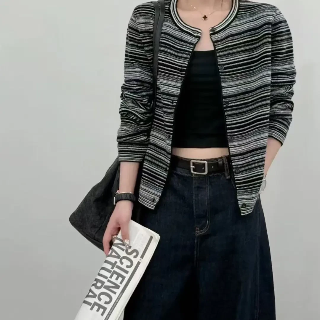 宽松型女圆领条纹针织净色衫黑色长袖复古休闲