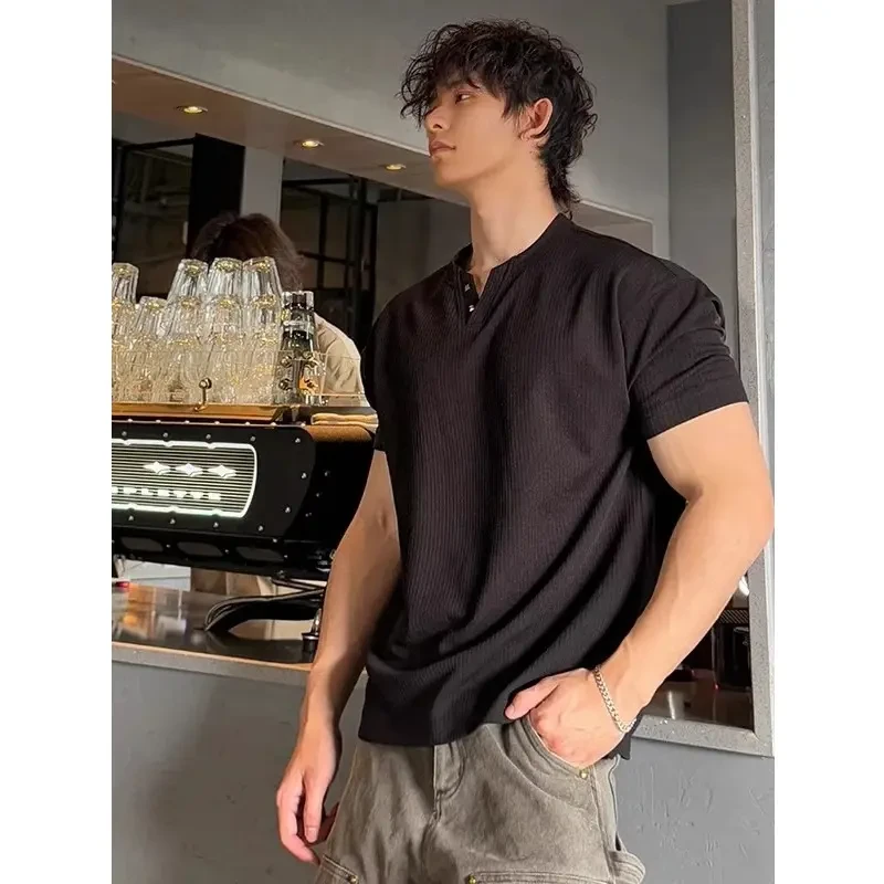 黑色肌理感V领短袖T恤男款夏季修身显肌肉上衣休闲健身运动半截袖