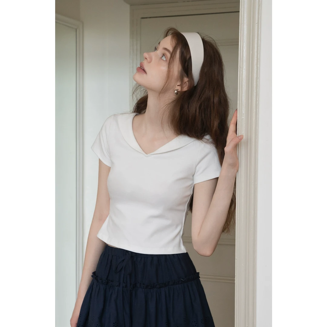 EGGKA 彼得潘领型显瘦短款修身百搭设计感T恤E25A3713BK