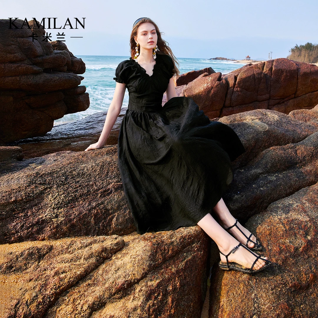 卡米兰海边度假连衣裙女2025夏季新款中长款独特漂亮掐腰裙小黑裙