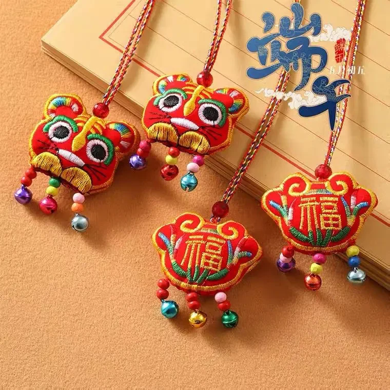 端午节五彩绳小老虎挂脖挂件刺绣香囊婴儿长命锁平安包项链香包cm