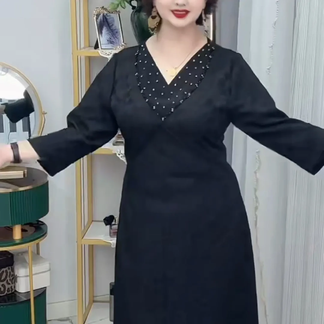 秋冬季法式气质重工钉珠醋酸大码时尚长袖连衣裙
