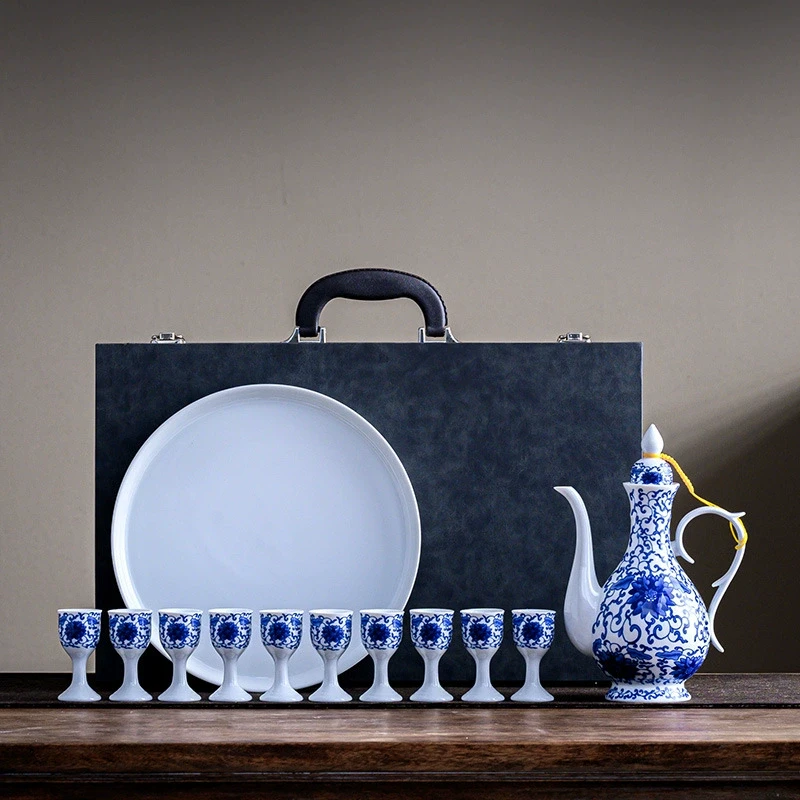 陶瓷复古白酒杯套装家用青花瓷古风酒壶中式高脚一口杯高档礼盒装