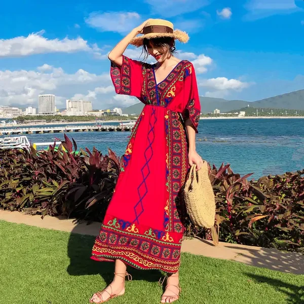 民族风沙滩裙女三亚海边度假波西米亚长裙大码胖mm显瘦红色连衣裙