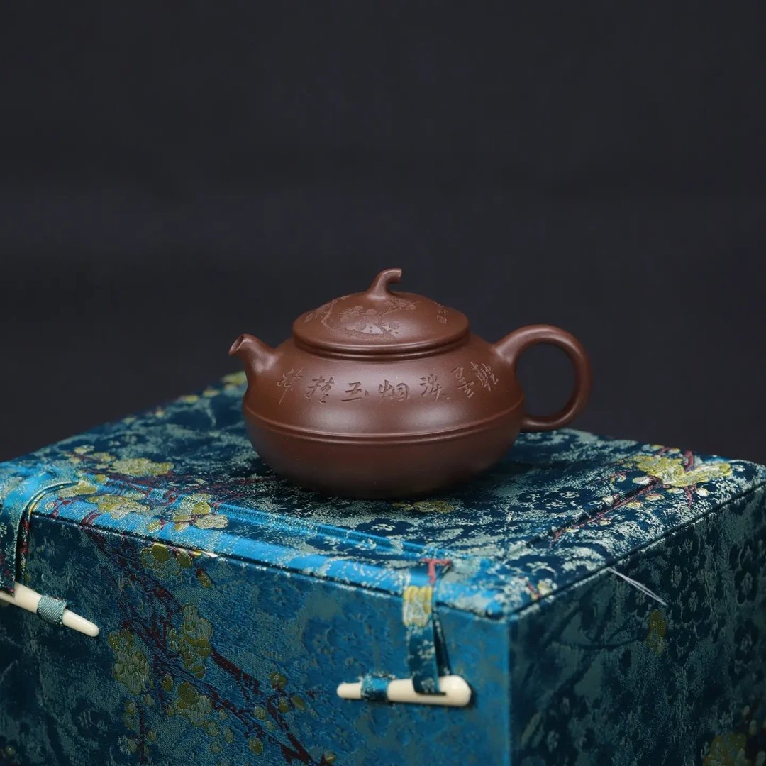 茄瓜 | 精工刻绘紫砂壶原矿紫泥     容量150cc