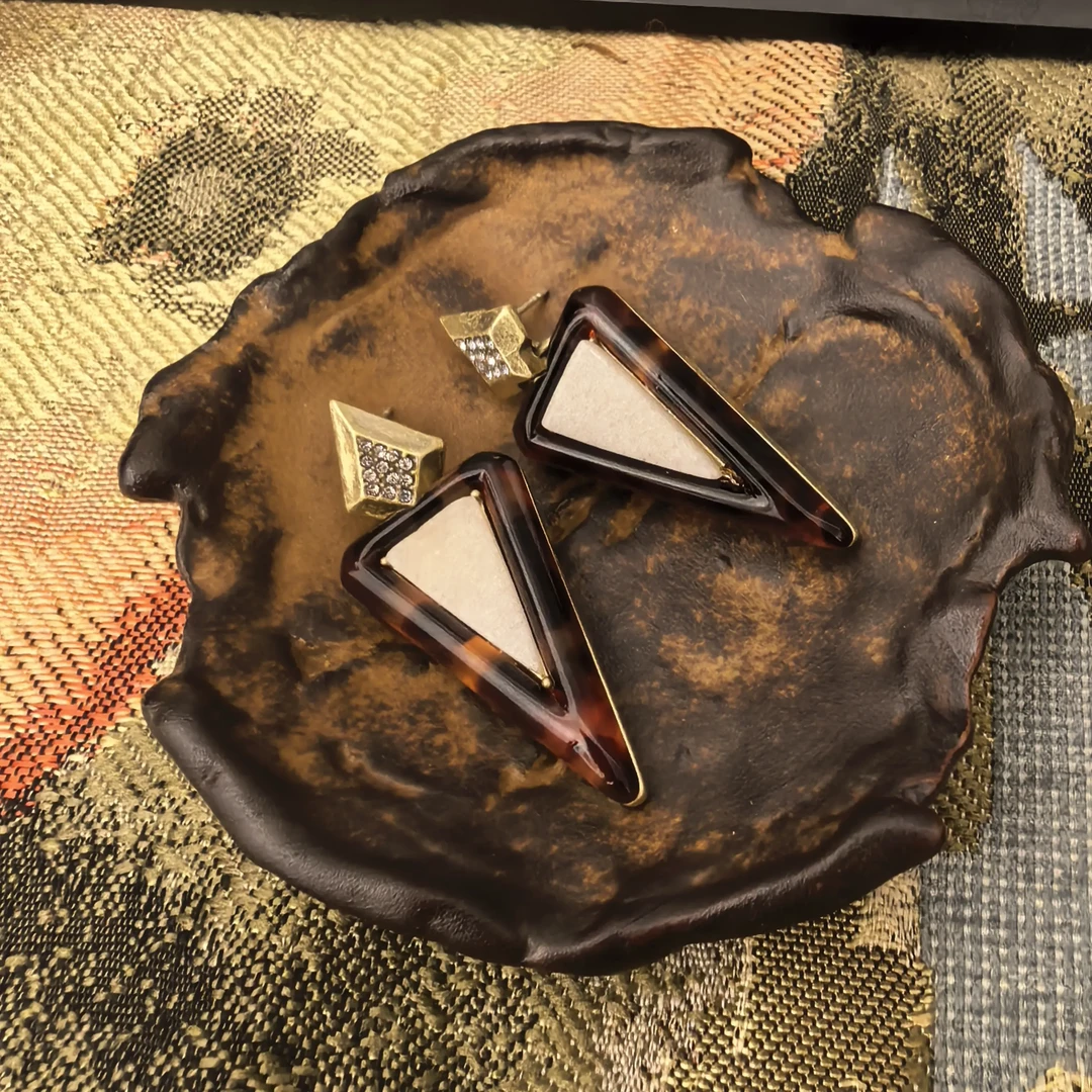 铜合金树脂耳饰 中古风铜镀做旧几何拼接豹纹耳饰