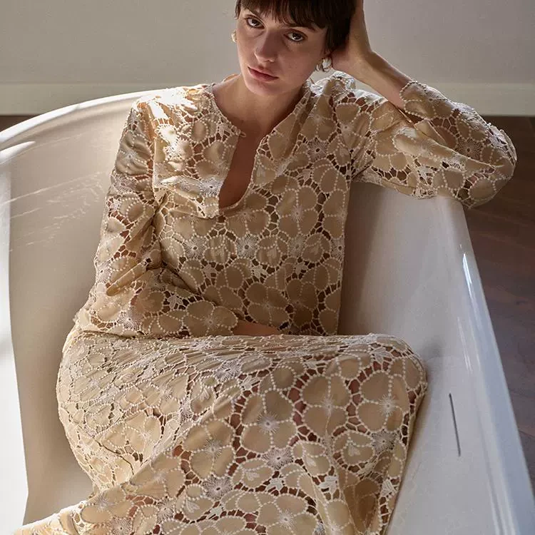 TOPCLOSET 唯美意境 法式重工镂空刺绣水溶蕾丝绣花瓣长袖连衣裙