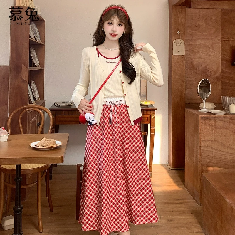 慕兔针织开衫吊带背心半身裙三件套女2024秋季新款法式格子a字裙