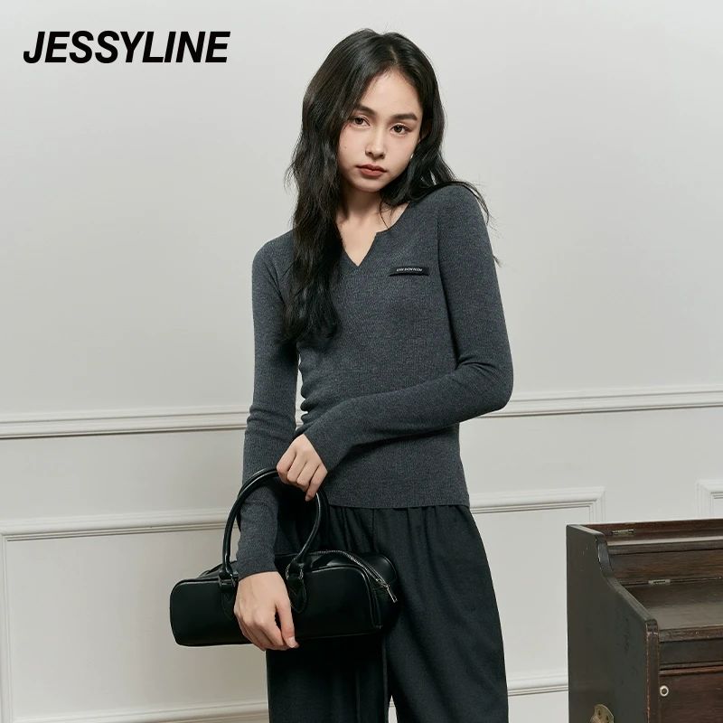 jessyline杰茜莱灰色小v领修身显瘦针织衫女2024秋新短款打底毛衣