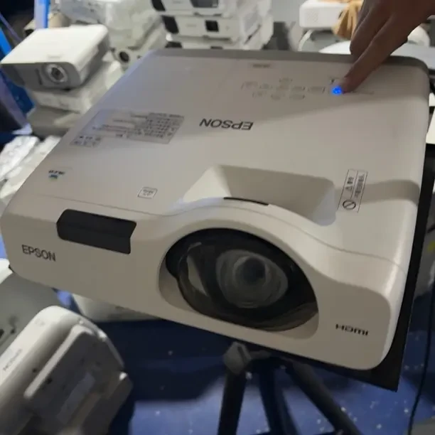 短焦高清特价投影仪 运费自理