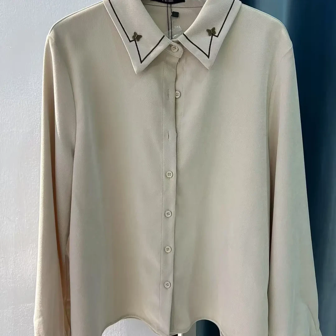 杏色长袖衬衫蝴蝶刺绣设计优雅通勤