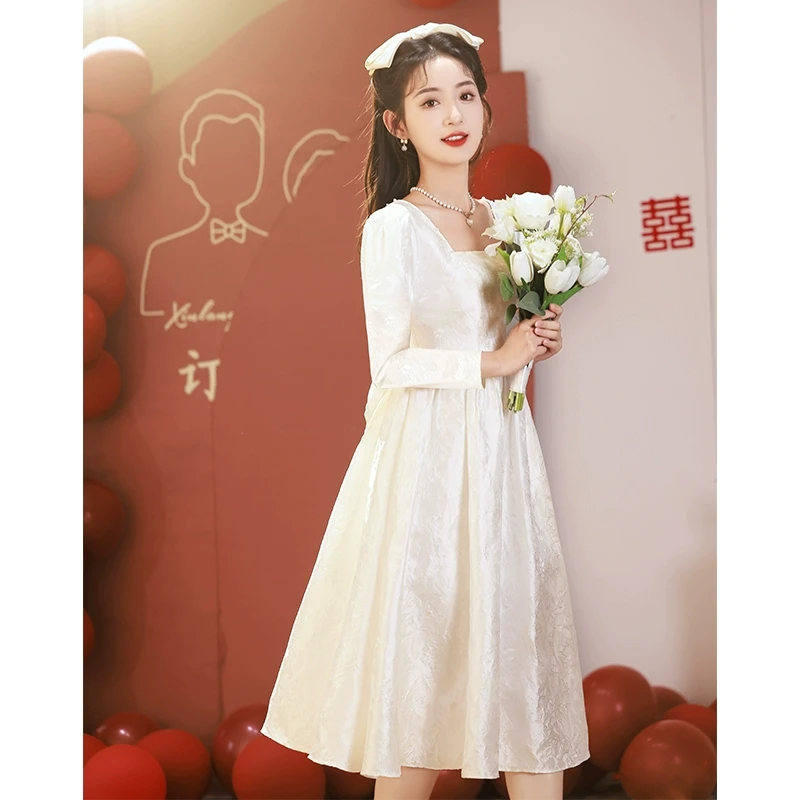 在逃公主订婚小晚礼服裙大码胖mm长袖法式领证登记孕妇轻婚纱白色