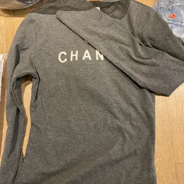 灰色包身臭臭打底衫