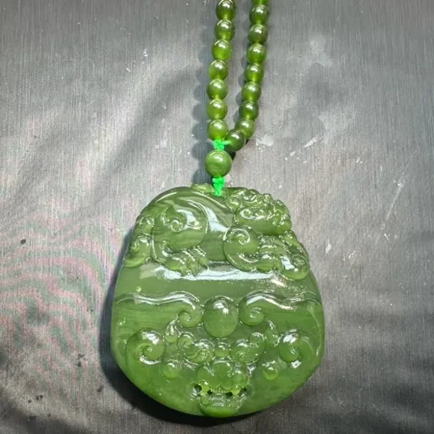 碧玉猫眼貔貅兽面挂件精雕绿色复古