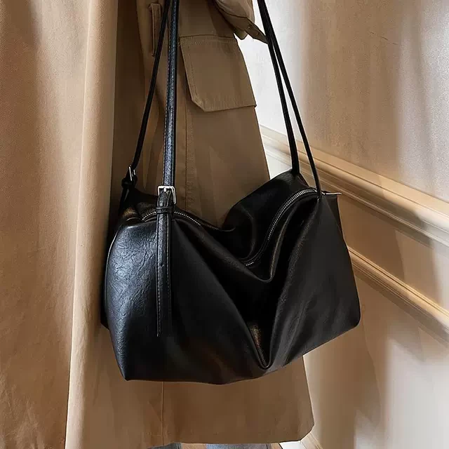 秋冬季复古大容量包包女2025新款时尚通勤单肩包软面手提波士顿包