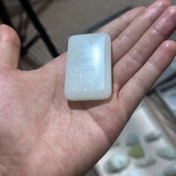 和田玉俄料无事牌挂坠