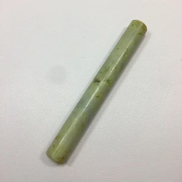 天然蛇纹石岫玉擀面杖！约22×2.5cm