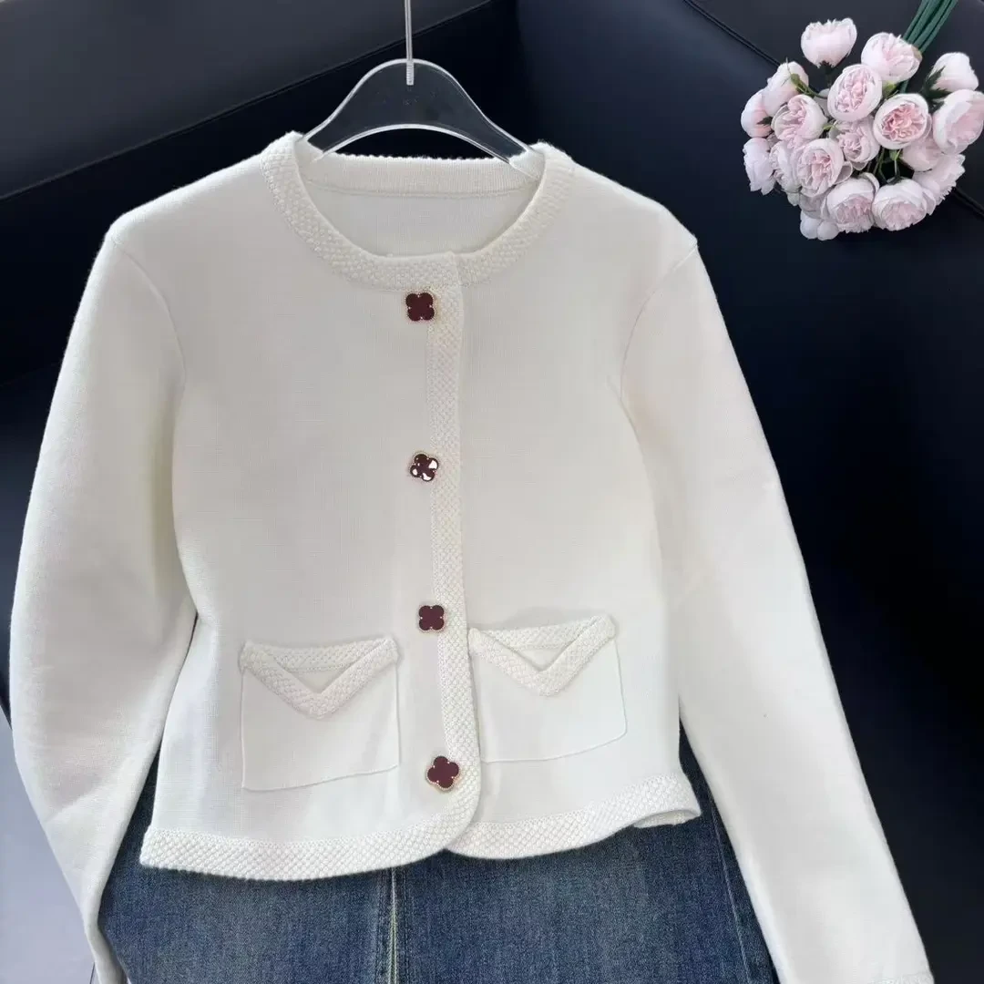 《妞妞》新款四叶草针织时尚毛衣外套精致设计感113959-白色