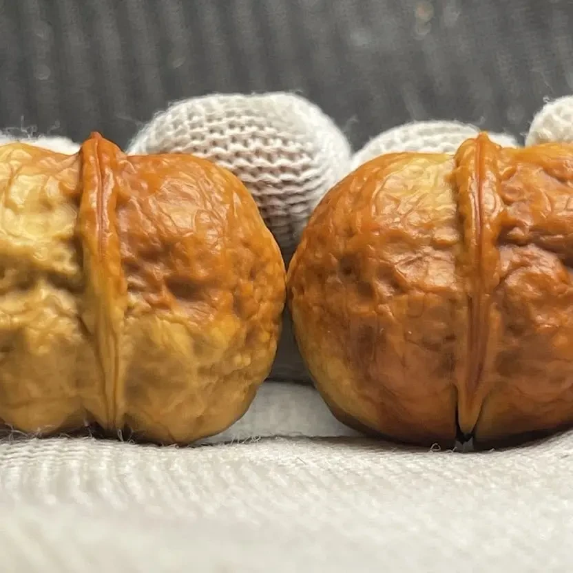 指尖方尊天然七彩，肚32.5边27高27