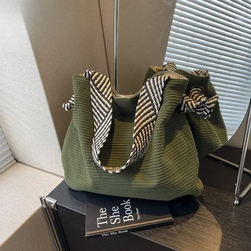 托特单肩腋下包百搭女25新款大容量绒布袋慵懒斜挎包通勤托特包