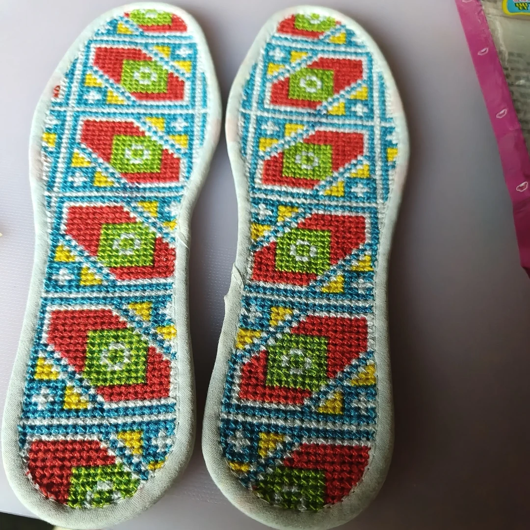 纯手工土家族新款加厚十字绣鞋垫半成品带针线透气防臭